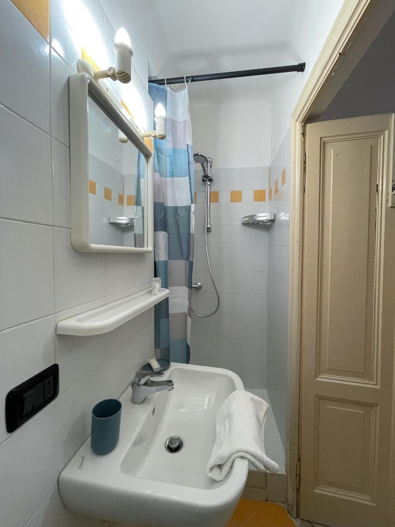 Roncati 7 Center Town Studio Apartments ベッラージョ エクステリア 写真