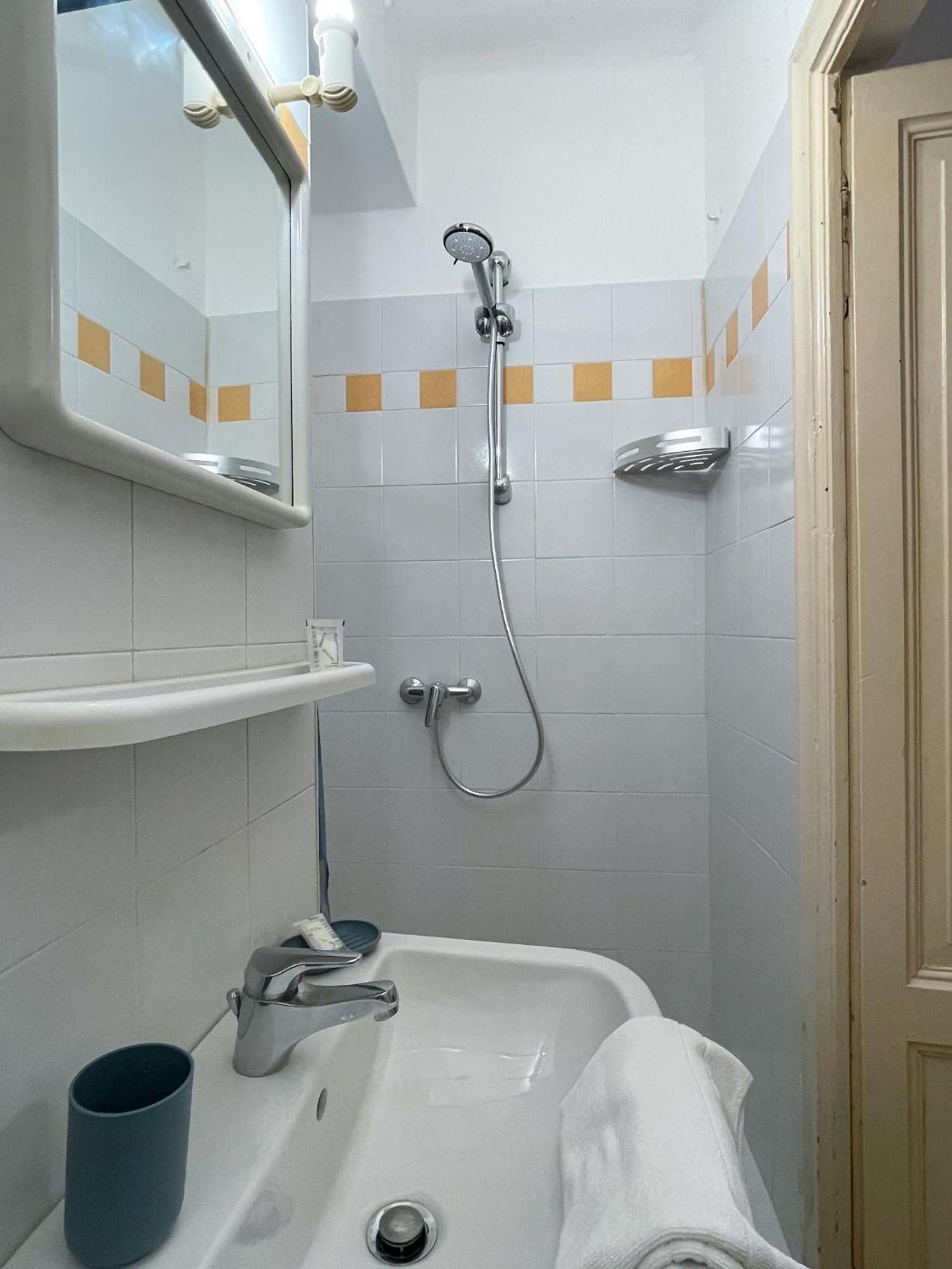 Roncati 7 Center Town Studio Apartments ベッラージョ エクステリア 写真