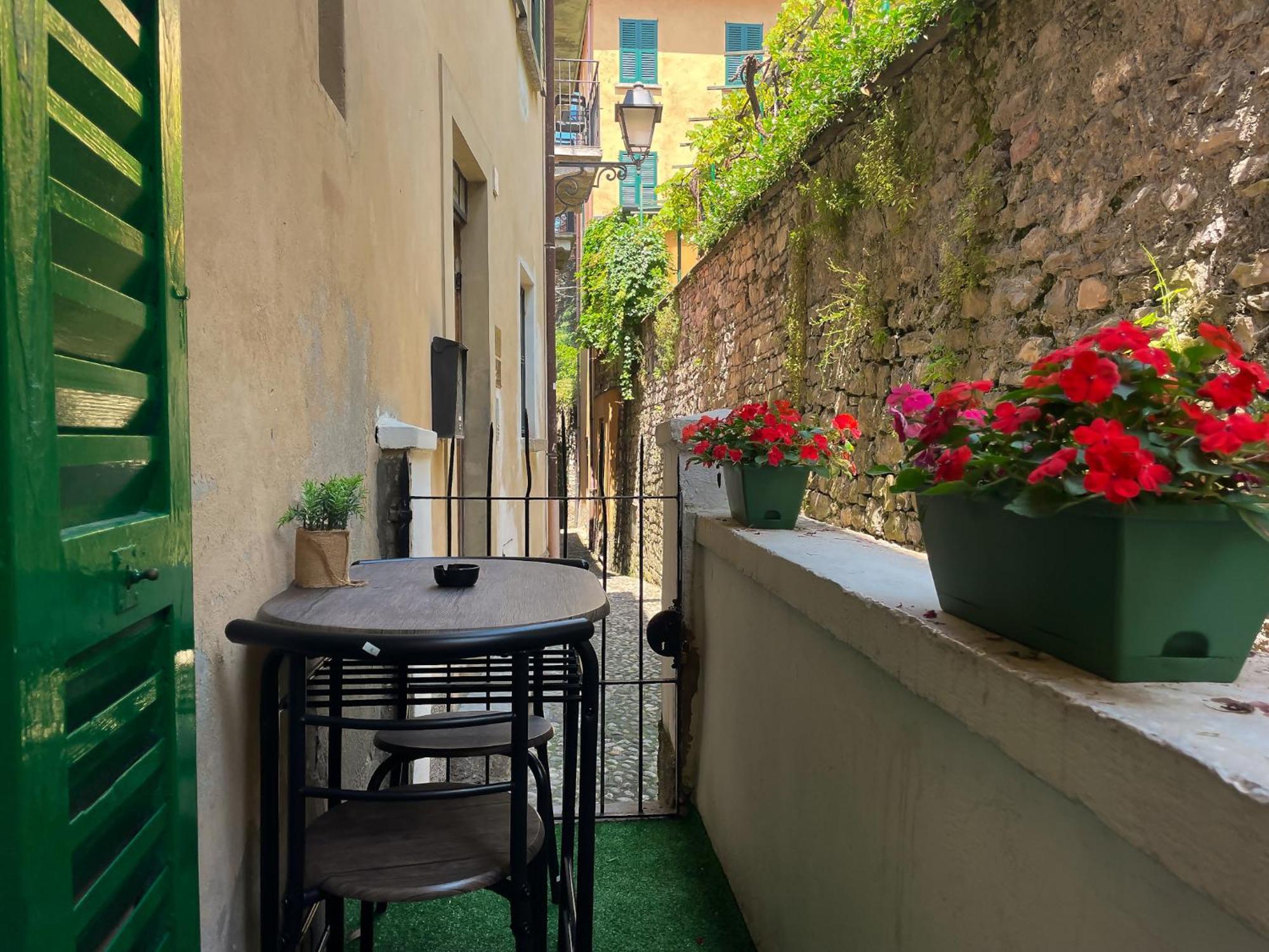 Roncati 7 Center Town Studio Apartments ベッラージョ エクステリア 写真