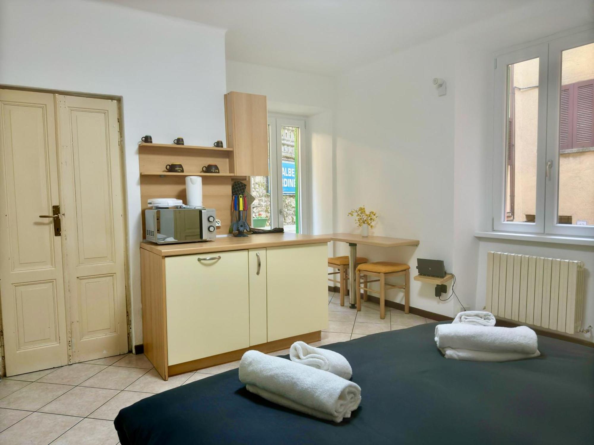 Roncati 7 Center Town Studio Apartments ベッラージョ エクステリア 写真